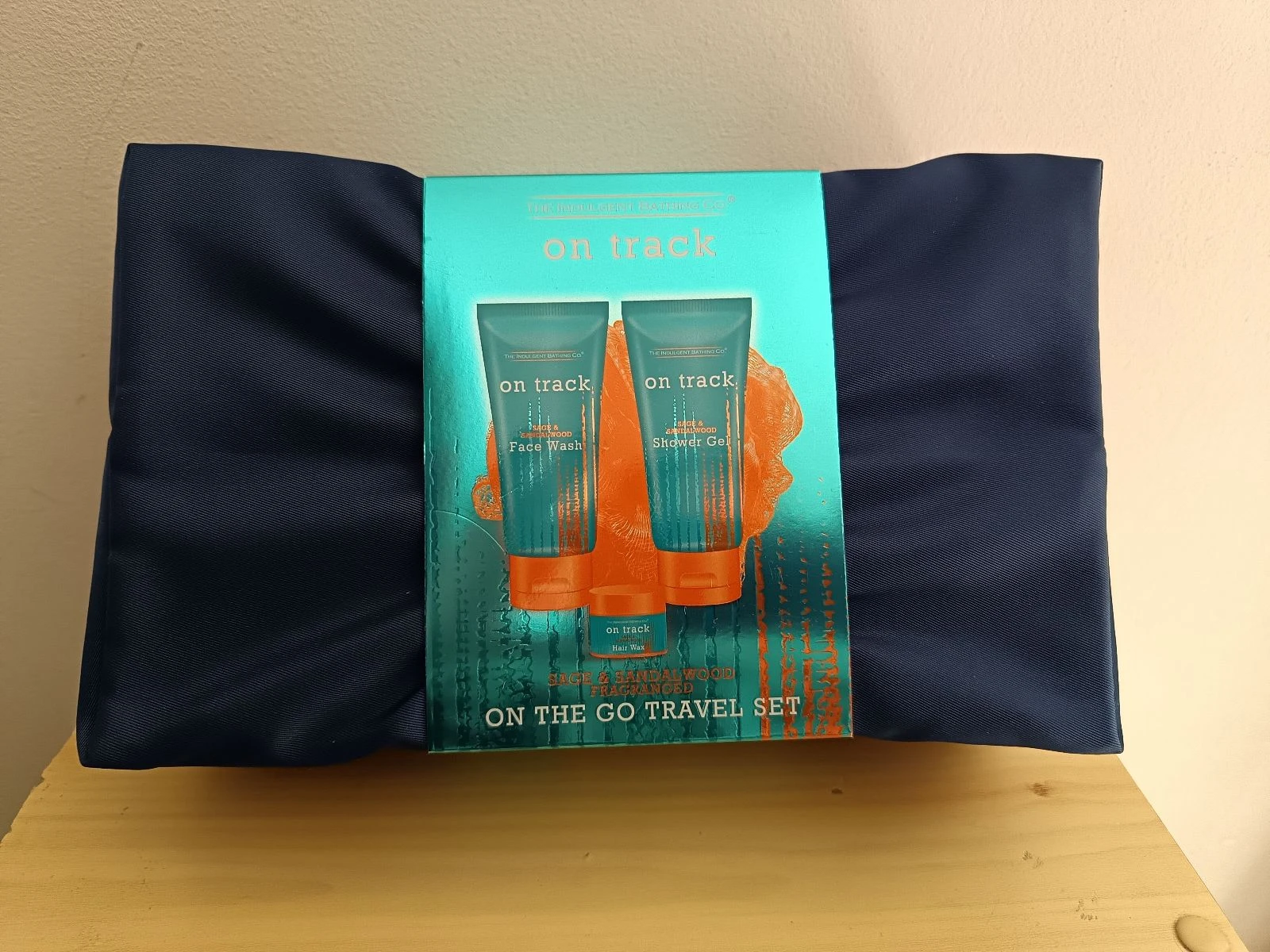 Trousse coffret de voyage on track the indulgent bathing CO neuf
